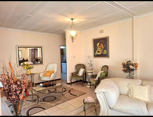 3 BEDROOM HOUSE FOR SALE IN FLAMWOOD